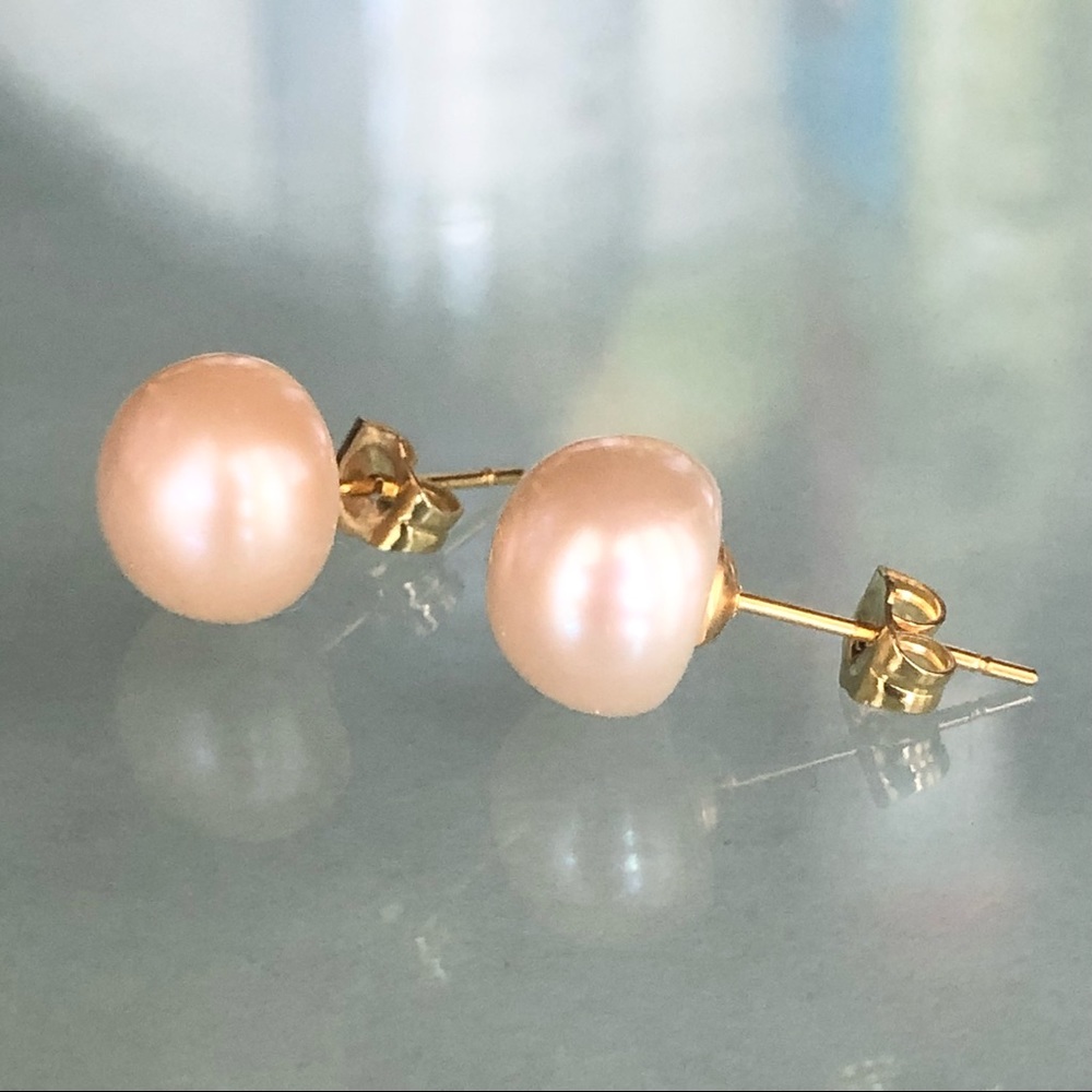 ❗️LAST ONE❗️Pink 10mm Freshwater Pearl 14kt Gold Stud Earrings - Picture 4 of 6